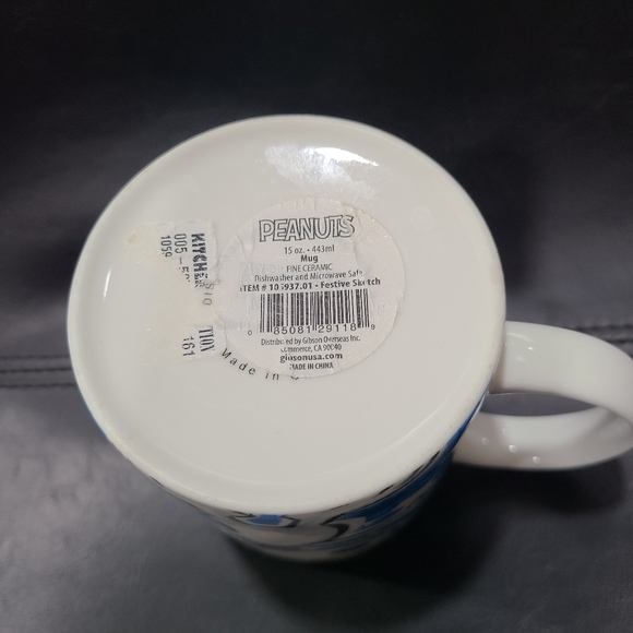 Peanuts Snoopy coffee mug with blue flowers - Picture 6 of 6